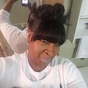 Meet your Posher, Yvette